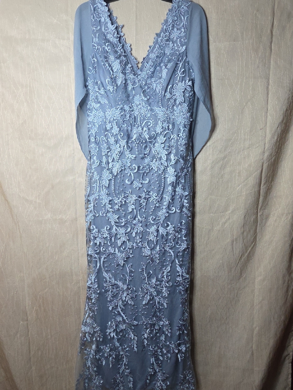 Elegant Light Blue Lace V-Neck Evening Dress